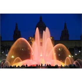 photographie La Font Magica, Montjuic's famous fountain, with silhouette of Palau Nacional de Mo...