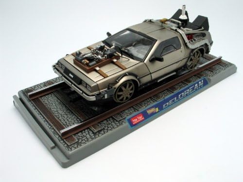 1982 DeLorean - Back To The Future III Diecast model car on Railroad Tracks 1:18 by Sun Star Toys