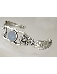 A Sensational Sterling Silver Goddess Cuff Bracelet Featuring A Genuine Blue Lace