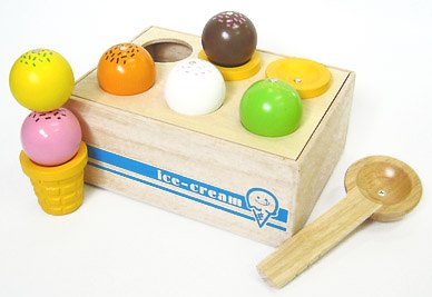 Cover image : 木製アイスクリームショップ