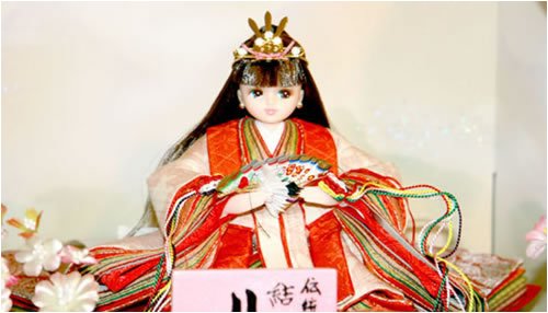 【雛人形】お一人様1つまで シリアル入り 【全国限定２２本】 超プレミア品 【 久月 × タカラトミー 】 こだわりリカちゃん 伝統工芸品衣装仕様 ”結城紬+会津塗り”【2009年度新入荷品】