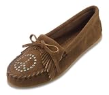 Kilty Suede W/Peace Sign Minnetonka Moccasin in Dusty Brown Womens