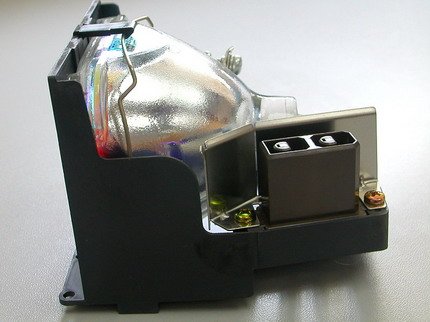 Lampedia Replacement Lamp for SANYO PLC-SU20 / PLC-SU208C / PLC-SU20B / PLC-SU20E / PLC-SU20N / PLC-SU22 / PLC-SU22B / PLC-SU22E / PLC-SU22N / PLC-XU20 / PLC-XU20B / PLC-XU20E / PLC-XU20N / PLC-XU21N / PLC-XU22 / PLC-XU22B / PLC-XU22E / PLC-XU22N