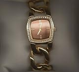 MONTRE GUESS FEMME STRASS plaqué OR Fond BRONZE CARRE 3cmx3cm Bracelet maillonts réglables