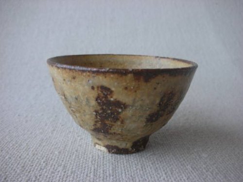 【ぐい呑み】 西嶋秀樹 伊羅保・ぐい呑み 木箱付 酒盃 京焼