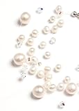 Image of Oi! - Ladies White Fresh Water Pearl And Crystal Bracelet - B0086