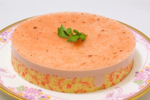 桜のムースケーキ　花びらをあしらいました♪