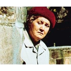 PATRICIA ROUTLEDGE AS HYACINTH BUCKET FROM KEEPING UP APPEARANCES #1 - COLOUR Movie Photo - (4 Different Photograph & POSTER Sizes Available)