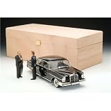Eigenschaften Revell 09050 / Revell Metall 50 Jahre Revell - Jubiläumsartikel - 09050 - Mercedes Heckflosse mit Figuren (Limited Edition) - im Maßstab 1:18