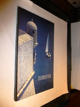 Dubrovnik and its surroundings: History, culture, art, natural features, tourism, plan of the city and its surroundings, map (Edition Turism and heritage)