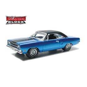 1970 Plymouth Road Runner 1/64 Blue: Toys &amp; Games