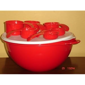Tupperware Thatsa Bowl 32 Cup Mixing Bowl with Seal by