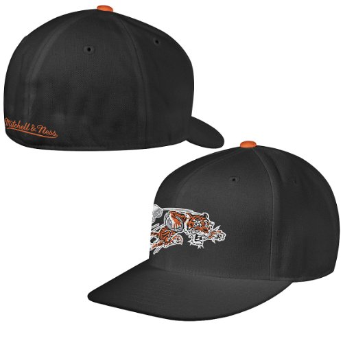 Mitchell & Ness Cincinnati Bengals Fitted Throwback Hat 7 1/2