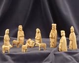 Figurines simples. 11 pièces. Hauteur env. 9 cm. Sculptées à la main à Bethlehème de bois d'olivier (sans étable)