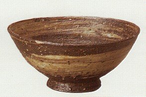 【クリックで詳細表示】信楽焼 抹茶茶椀7088-01～12 (灰刷毛目平型抹茶茶椀7088-04)： ホーム＆キッチン