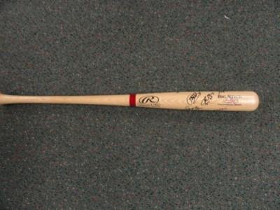 2011 Houston Astros Team Signed Bat Lee Pence Bourn - Autographed MLB Bats