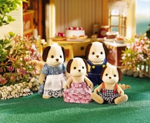 Childrens Toyshop  Toys : Calico Critters: Beagle Dog Family
