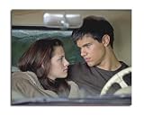 TAYLOR LAUTNER AS JACOB BLACK, KRISTEN STEWART AS BELLA SWAN FROM THE TWILIGHT SAGA: NEW MOON COLOUR Movie Photo 41BgABFkYCL. SL160 TAYLOR LAUTNER AS JACOB BLACK, KRISTEN STEWART AS BELLA SWAN FROM THE TWILIGHT SAGA: NEW MOON COLOUR Movie Photo