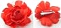 Brosche oder Haarschmuck in einem Blume Rot