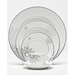 Martha Stewart Collection with Wedgwood "Modern Daisy" 5-piece Place Setting