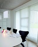Lamellenvorhang / Vertikalanlage ~ Farbe: weiss ~ Höhe: 250 cm ~ Breite im Angebot wählbar ~ hier in (BxH): 150x250 cm ~ Vertikaljalousie ~ Lamellenbreite: 89mm