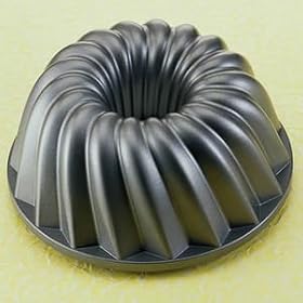 Kaiser Bakeware Kaisercast 9-1 2-Inch Classic Bundtform Pan by Kaiser