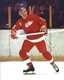 Alex Delvecchio Detroit Red Wings Autographed 8x10 Photograph