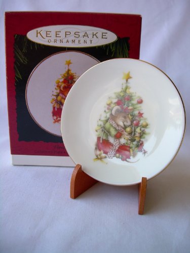 Vera The Mouse Dated 1995 Fine Porcelain Plate By Marjolein Bastin Hallmark 3.25 Inches Diameter With Show Stand