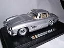MERCEDES-BENZ 300SL 300 SL SILBER SILVER COUPE OLDTIMER 1/24 BBURAGO BURAGO MODELLAUTO MODELL AUTO