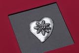 Produkt-Bild: Walther SA-114-R Spiralalbum Oasis,Leineneinband, Metallapplikation ohne Pergamin, 50 schwarze Seiten, 27 x 33 cm rot