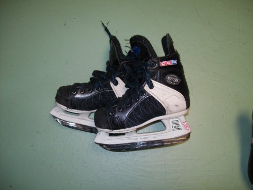 Buy CCM Rapide 32 ice hockey skates - size 6.0 (adult teen) - BOTHLIKE NEW by ccm