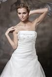 HBH Hamburger Brautmoden WD1121 Brautkleid mit Glasstein,Perlen u.Pailletten bestickt, Schnürung u. Schleppe