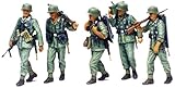 Tamiya 300035184 - 1:35 WWII Figuren-Set MG-Trupp im Manöver (5)