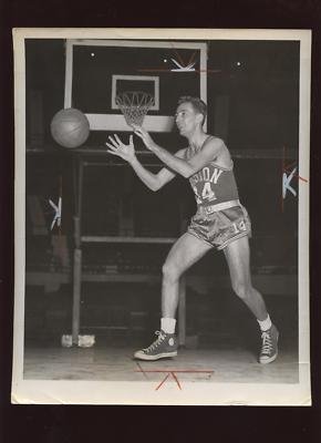 Original 1954 Bob Cousy Boston Celtics Wire Photo - NBA Photos
