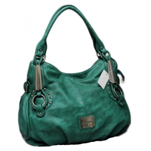 With a chic modern touch this classic frame shoulder bag is the essence of vintage cool. The shape of this handbag makes it easy to carry everything that you need without excess space.