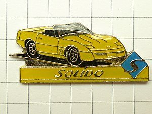 限定レア美品ピンズ◆ソリド黄色車プラモデルピンバッチフランス