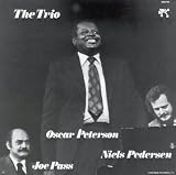 Revue Oscar Peterson With Joe Pass and Niels-Henning Orsted Pedersen  / The Trio