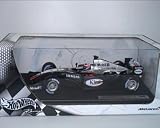 Review Mattel B6204-0 / Hot Wheels 1:18 Racing Raikkonen
