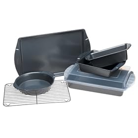 Wilton Tri-Tanium 7 Piece Bakeware Set by Wilton