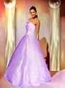 Ballkleid Flieder mit Stickereien