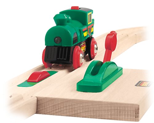 Childrens Toyshop  Toys : BRIO 33224 Wooden Railway System: Auto Stop & Start Engine & Track Set