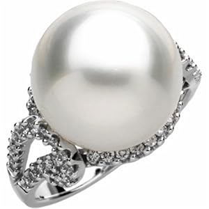 Lovely Pearl and Diamond Ring