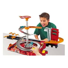 Mattel Hot Wheels Flip N Go Spin City Playset by Mattel