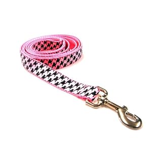Medium Pink/Black Herringbone Dog Leash – Nylon Webbing: 3/4″ wide, 6ft length.