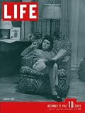 original LIFE MAGAZINE of December 21 1942 with Lonely Wife Joan Thorsen on the cover. MOVIE: In Which We SErve .  Las Vegas Gambling Boom.  English Comedian Gracie Fields.