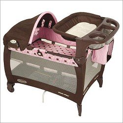 Graco Swept Frame Pack 'n Play Playard with Bassinet & Changer in Betsey