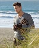 Perry Ellis Lambswool Blend Diamond V-neck Sweater