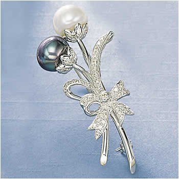 14k White Gold Diamond And Pearl Pin
