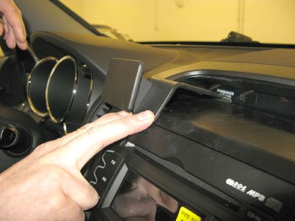 Brodit ProClip für Kia Sorento ab Baujahr 2010 (rechts vom Lenkrad)