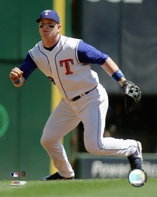 Hank Blalock Texas Rangers 8x10 Photo (Fielding Action)